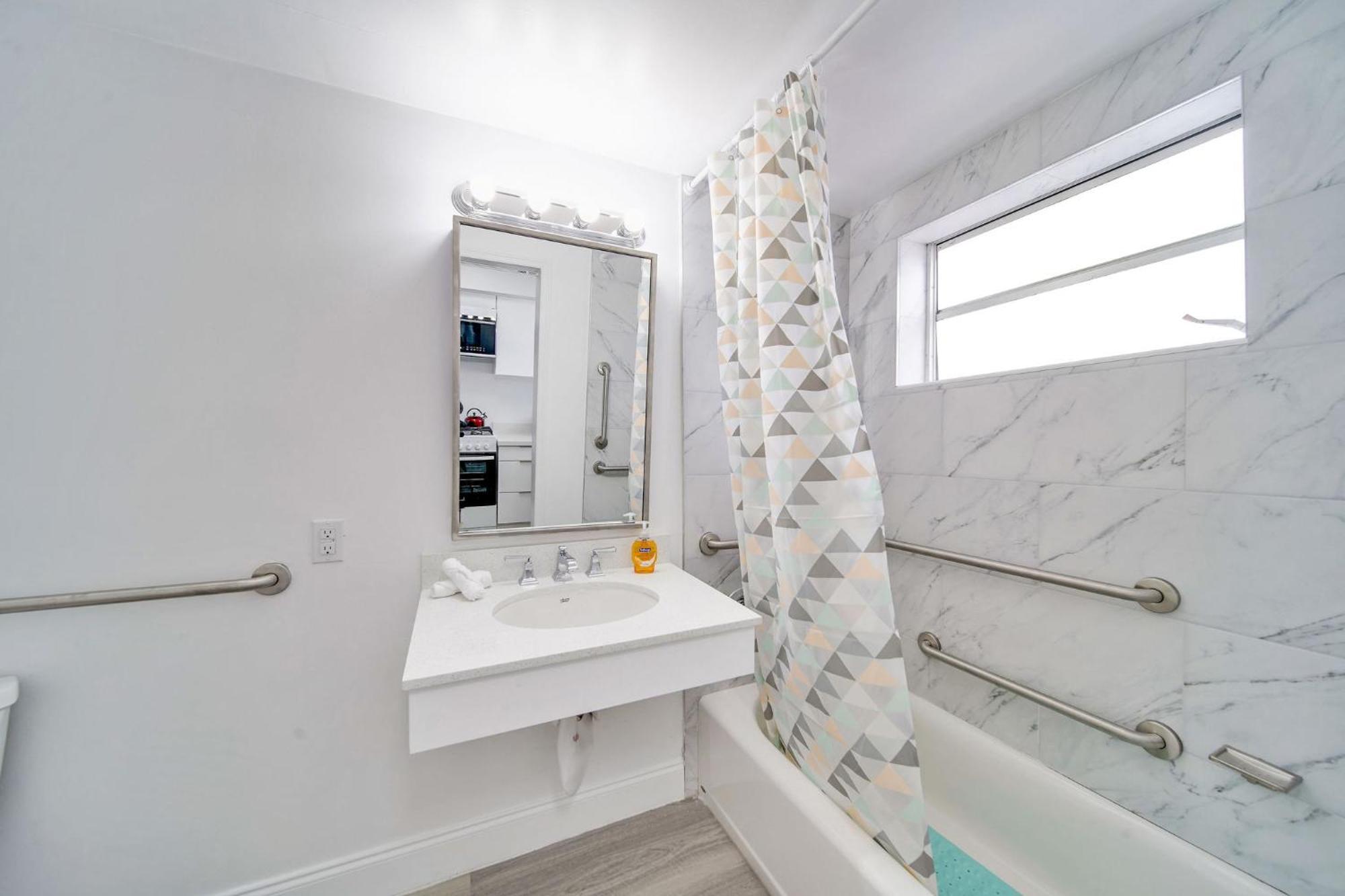 Deco Beachside Apt, W/2 Queen Beds, Washer/Dryer Miami Beach Exteriér fotografie